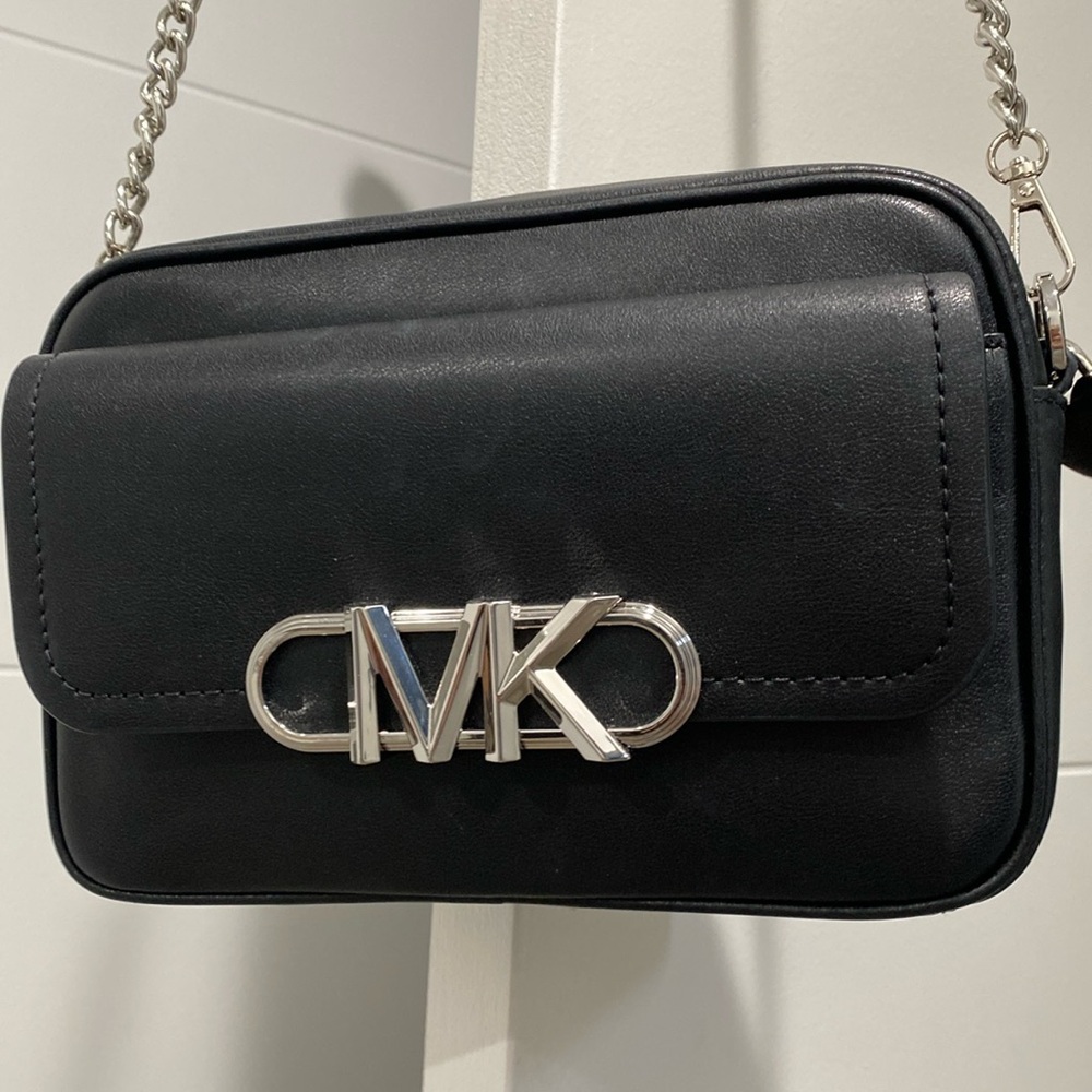 BLACK MICHAEL KORS LEATHER CROSSBODY BAG